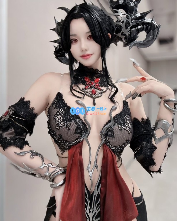 李总点赞称赞！Faker的超美女粉丝分享Cosplay照片：惊艳无比让人心动！