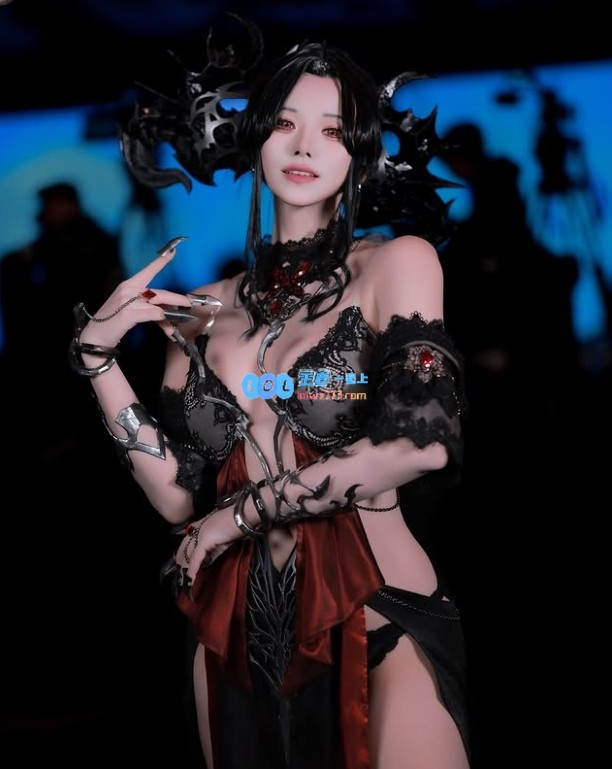 李总点赞称赞！Faker的超美女粉丝分享Cosplay照片：惊艳无比让人心动！