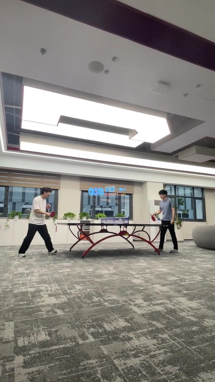 JDG选手们的训练生活：🏓️北神树乒乓球队日常训练与激战分享！